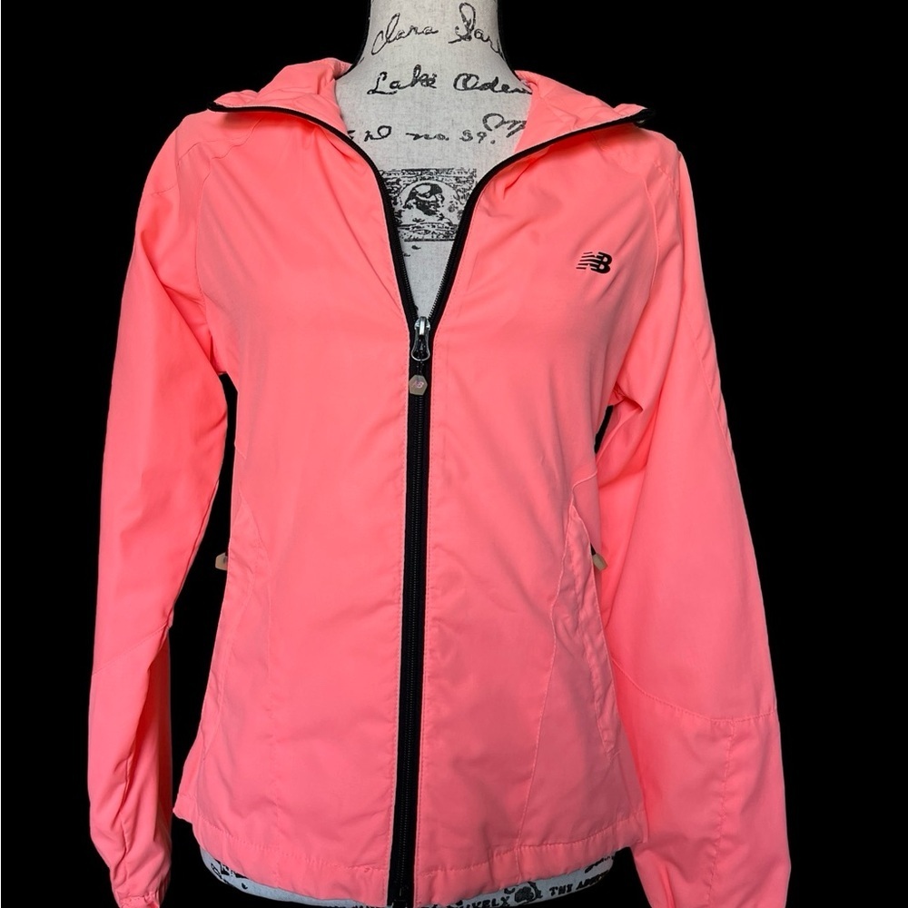 New Balance Coral Well Worn & Still Running Hooded Windbreaker Jacket - Small - Picture 10 of 16